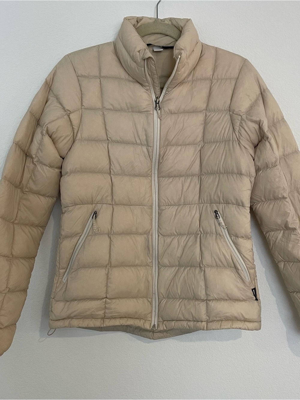 REI Women's Quilted Lightweight Puffer Jacket in Beige